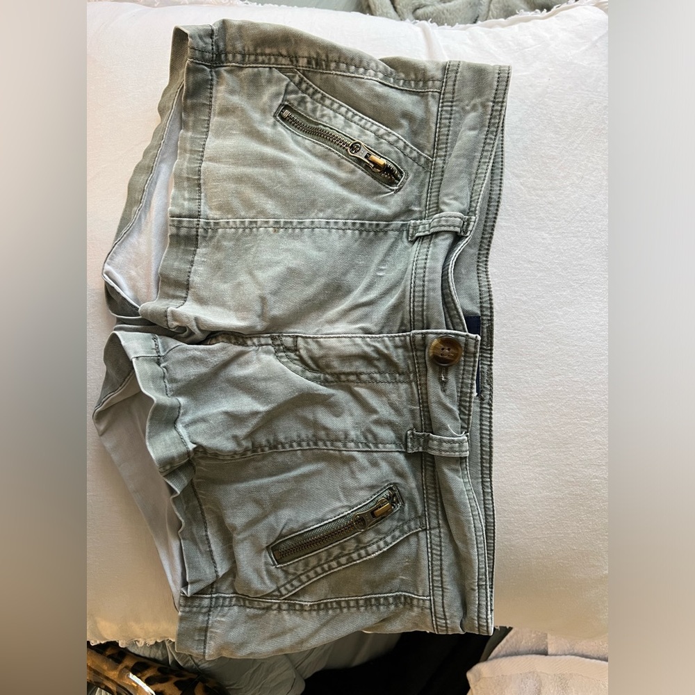 American eagle outfitters army green shorts